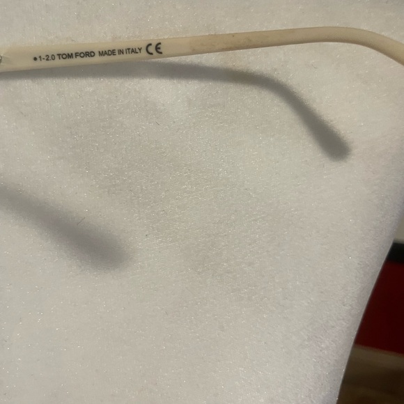 Tom Ford cat eye ivory sunglasses. - Picture 4 of 6